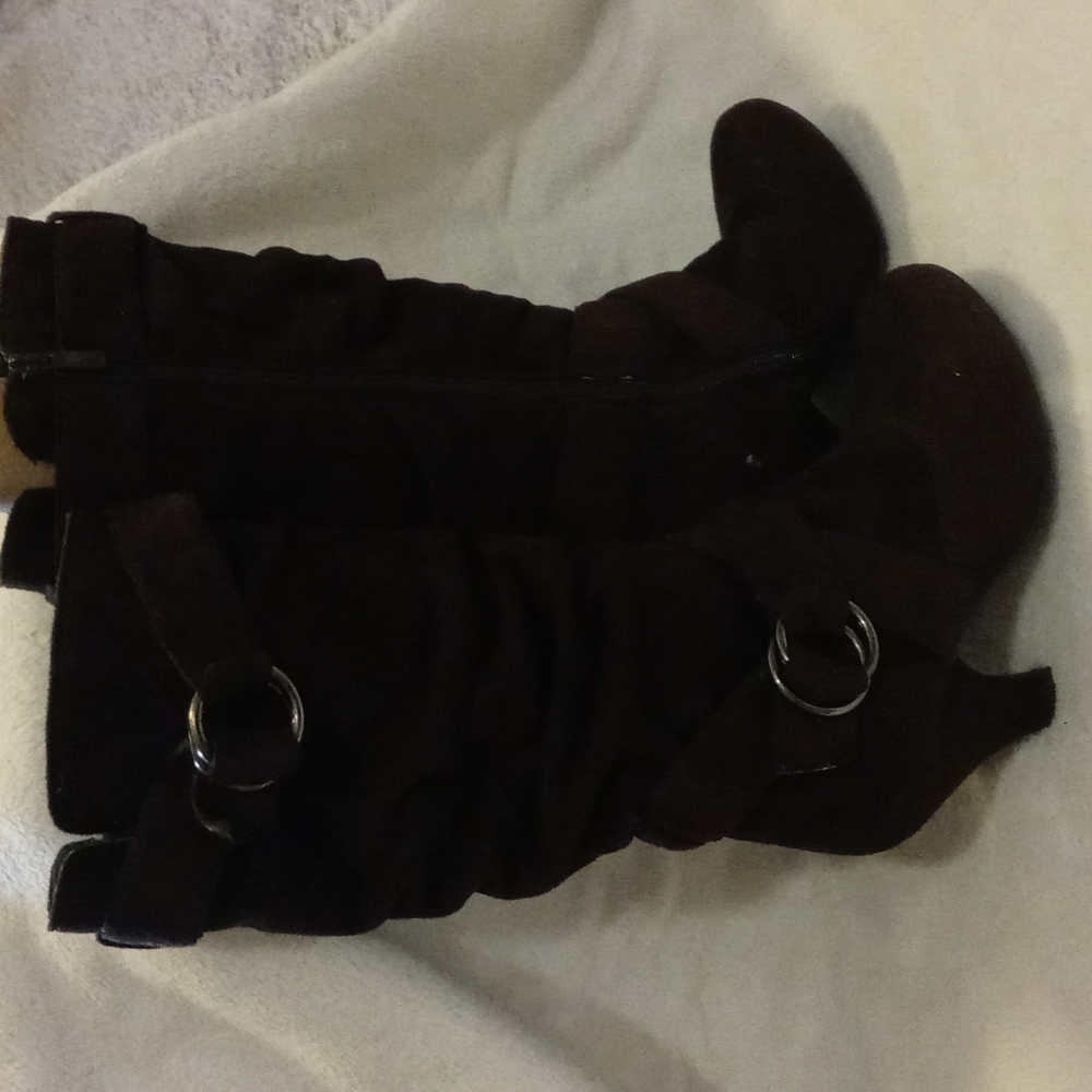 Boots - Picture 2 of 4